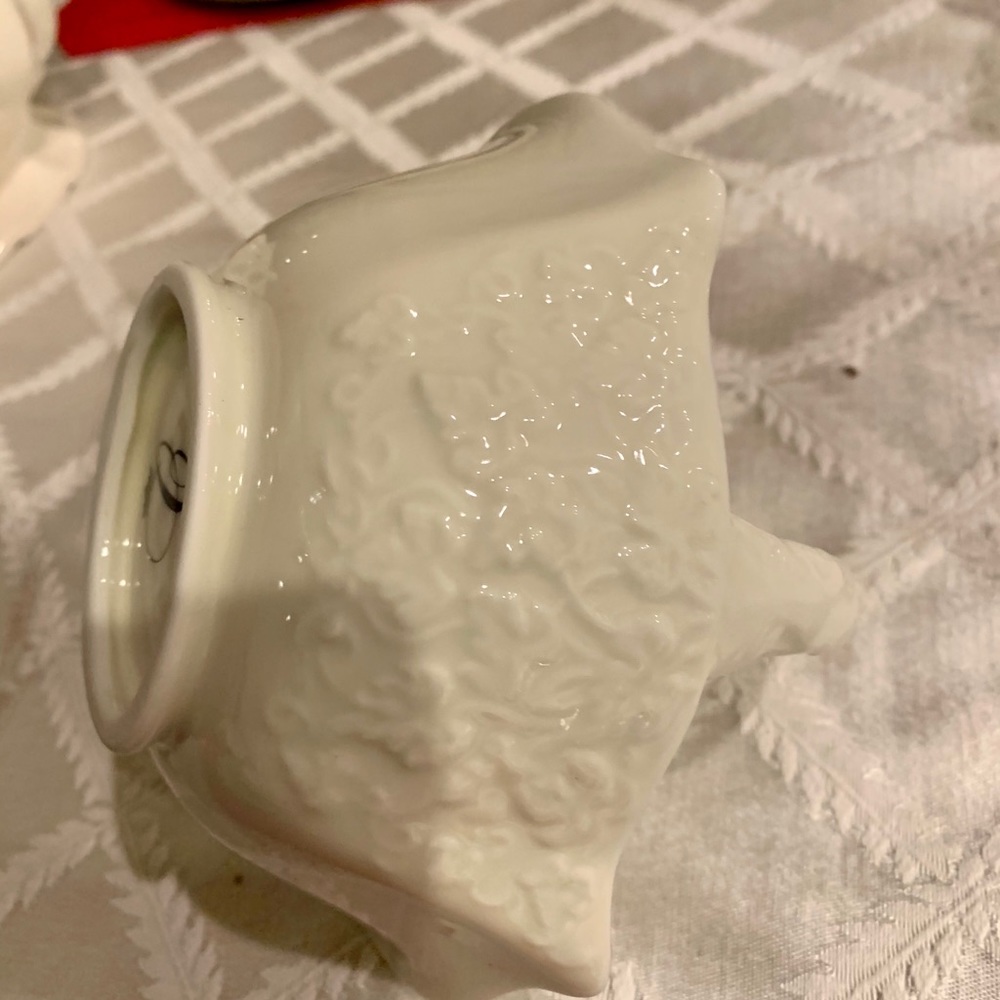 LN BONE CHINA COLLECTABLE BASKET. SIMPLY BEAUTIFUL & SWEET 💕18K GOLD TRIM. - Picture 5 of 10
